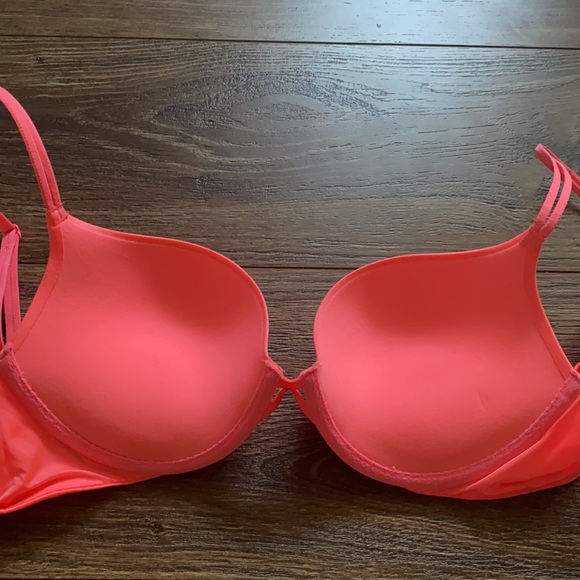 Victoria Secret Push Up Bra - Picture 5 of 10